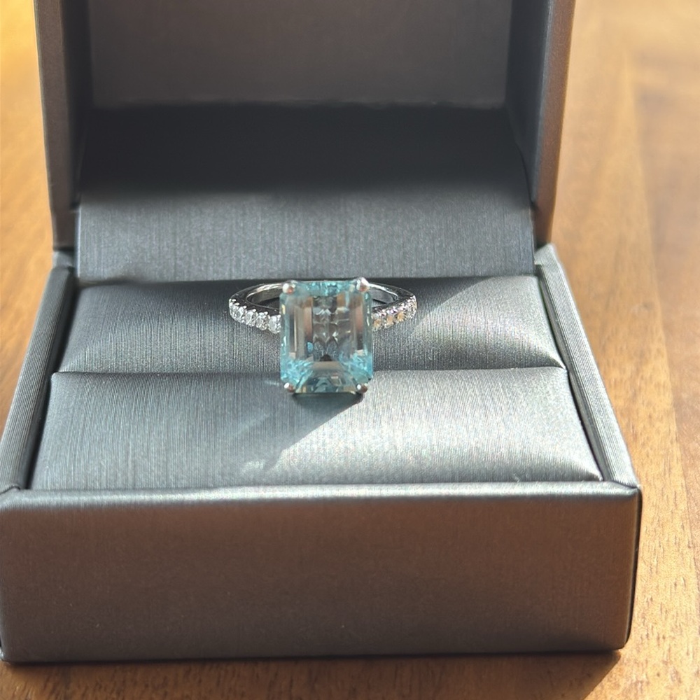 Aquamarine and Diamond Ring - Picture 4 of 9